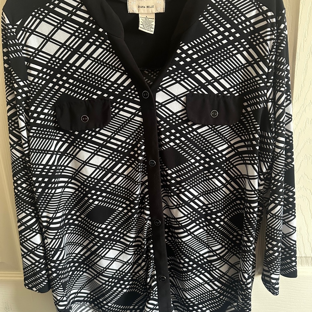 Dana Buchman Black and White Geometric Button-Up